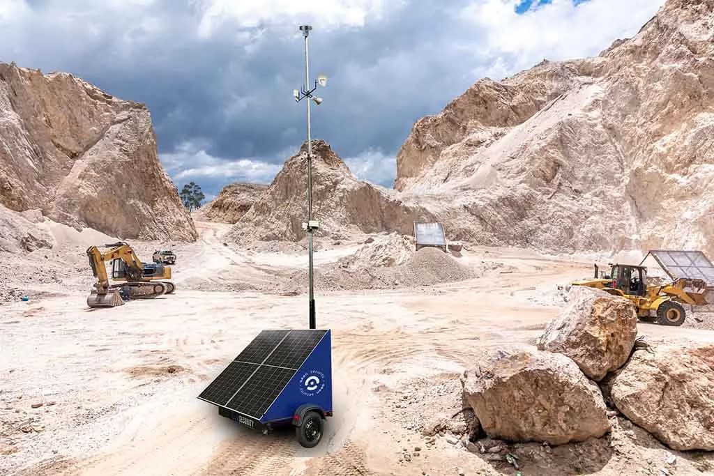 Torre de vigilância Aeon em operação em obra de usina solar