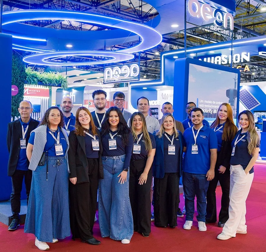 Equipe Aeon Security no stand de feira