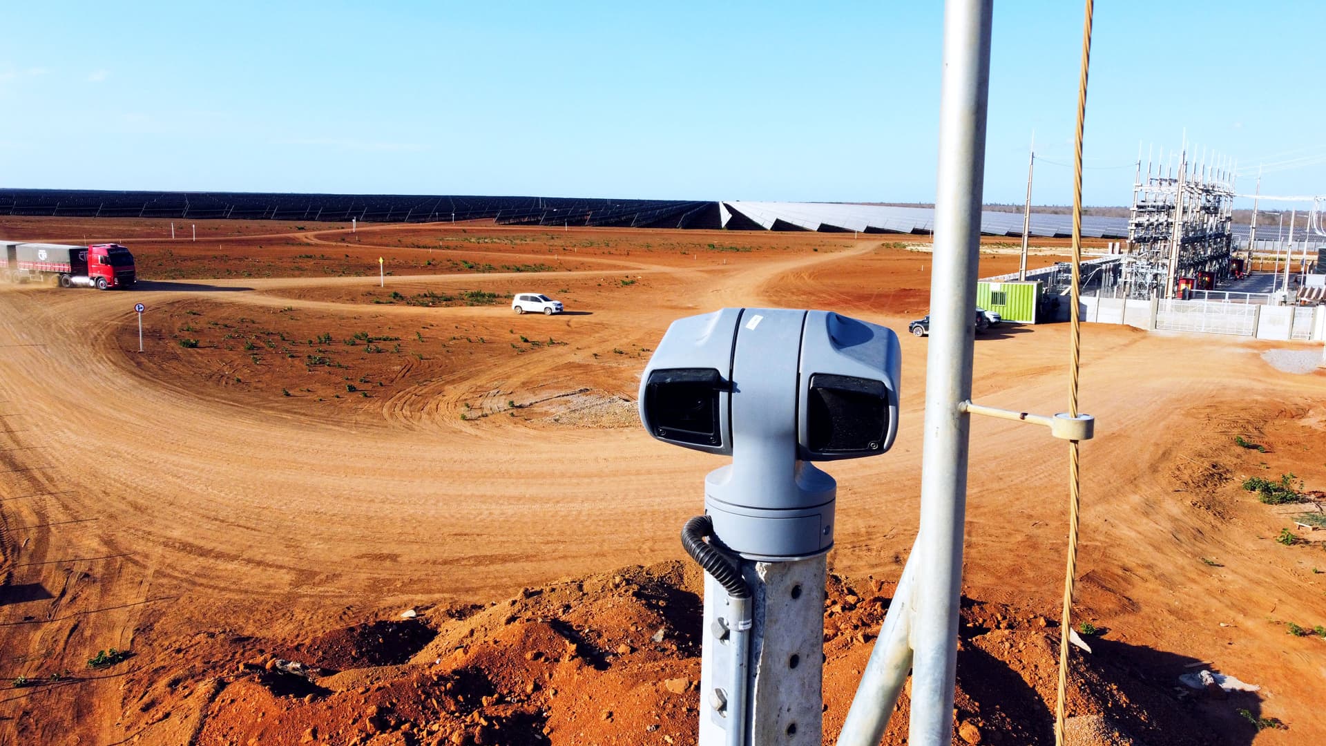 Câmera PTZ Q6215-LE em projeto realizado pela Aeon Security no case de UFV Alex.